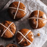 Hot Cross Buns 6pc 80g SPECIAL